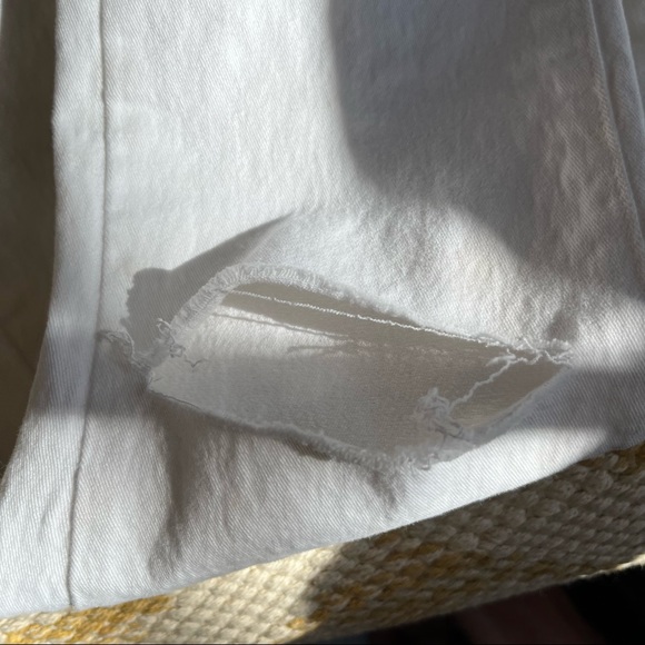 NWT PAIGE Verdugo Optic White Ankle Length, Distressed Skinnies - Picture 3 of 8